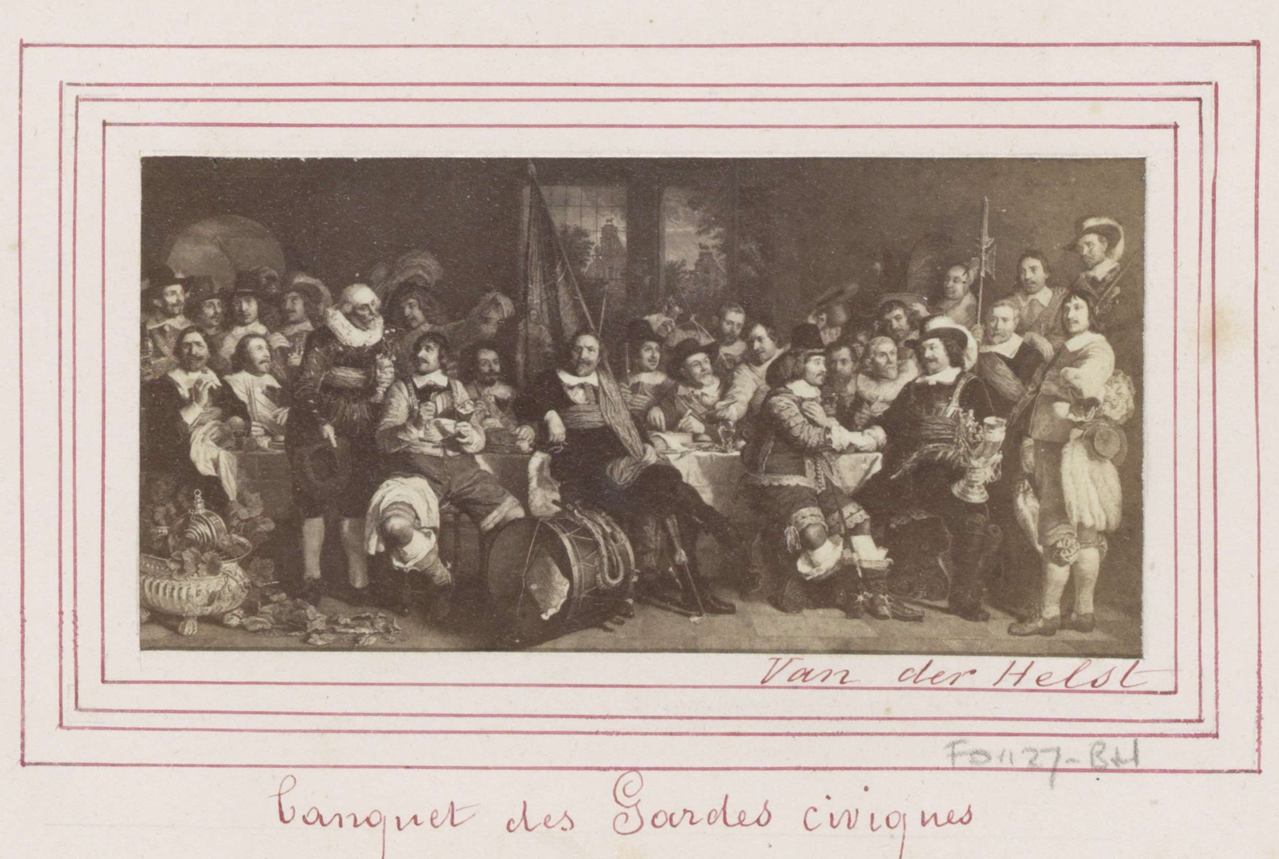 Ein lebhaftes Treffen von Menschen in traditioneller Kleidung um einen Tisch mit verschiedenen Gegenständen, beschriftet mit "Banquet des Soroles Civiques" unten.