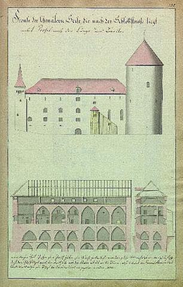 Ein detailliertes Bild von Schloss Neuburg, einer deutschen Burg mit einem prominenten Turm und Uhrturm, begleitet von beschreibendem Text.