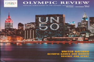 Ein Buch mit dem Titel "Olympic Review Official Publication of the Olympic Movement" mit einer Stadtansicht auf dem Cover, das Gebäude, Lichter und Wasser zeigt und den Text "United Nations Olympic Games and Women Science and Sport" trägt.