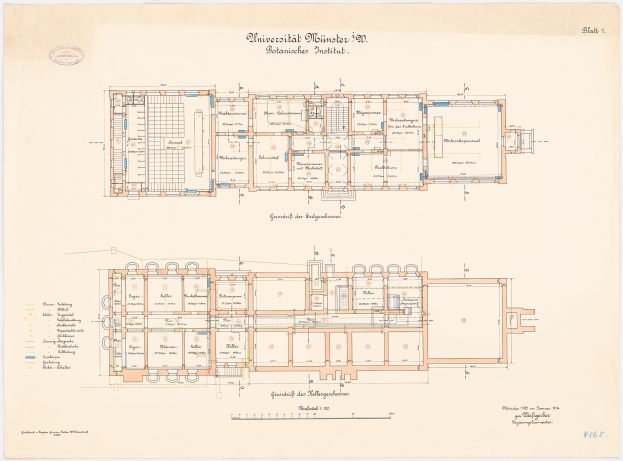 Schwarz-weißer architektonischer Grundriss der Universität Münster in Berlin mit detaillierten Raumlayouts und handschriftlichen Anmerkungen auf altem Papier.