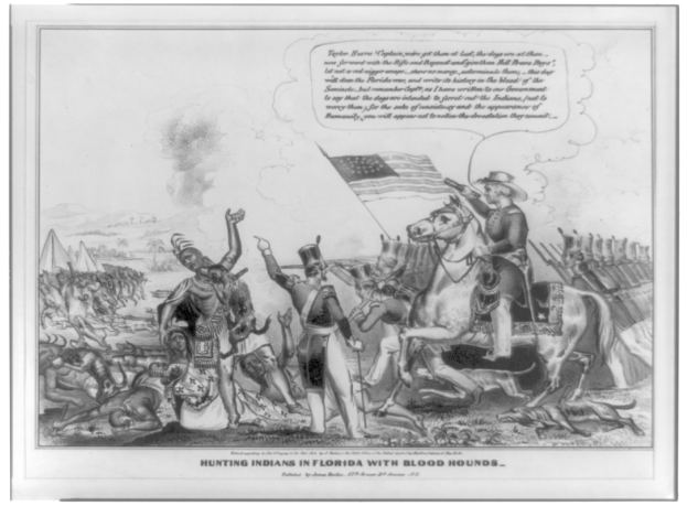 Schwarzes und weißes Foto einer Gruppe von Menschen, einige zu Pferde, mit einer Flagge im Hintergrund und Text 'Jagen von Indianern in Florida mit Bluthunden' unten.