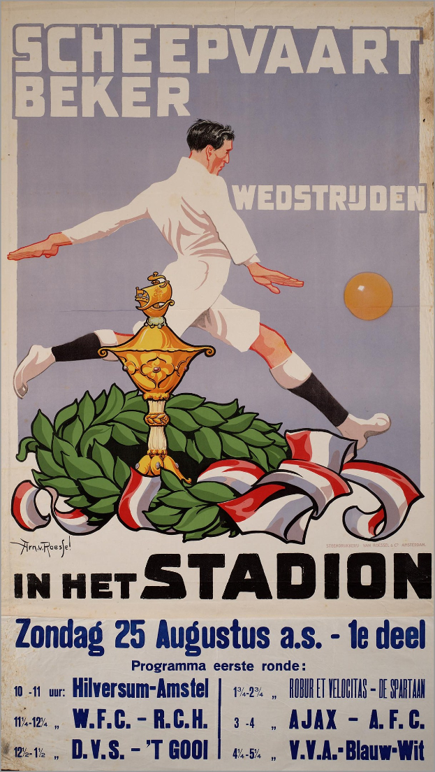 Ein Fußballplakat aus den Niederlanden mit einer Person in weißem Trikot und Shorts mit entschlossener Miene, umgeben von grünen und gelben Blättern, fetter schwarzer Text 'Fußball' und einem hellblauen Himmel als Hintergrund.