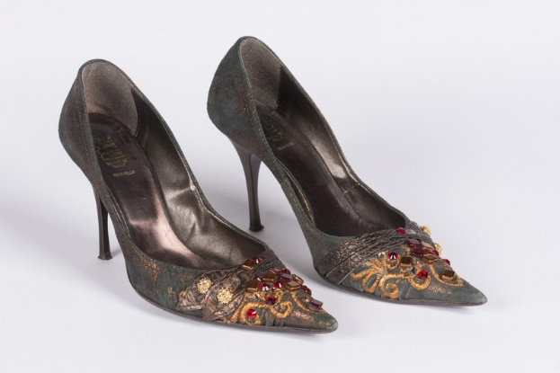 Suki Waterhouses Jimmy Choo-Heels 'Whisper Romance' bei der Power of Women