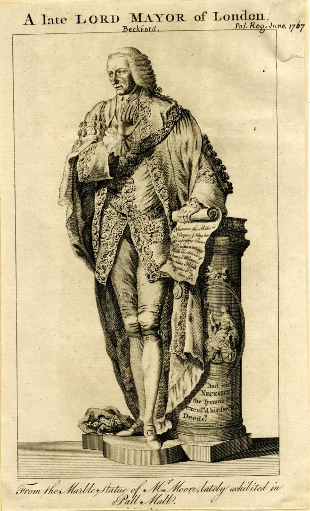 Spät Lord Mayor of London auf einem Podest stehend, ein Dokument haltend, eine zeremonielle Robe und einen Hut tragend, mit einem strengen Gesichtsausdruck und gefalteten Händen, zur Seite schauend.