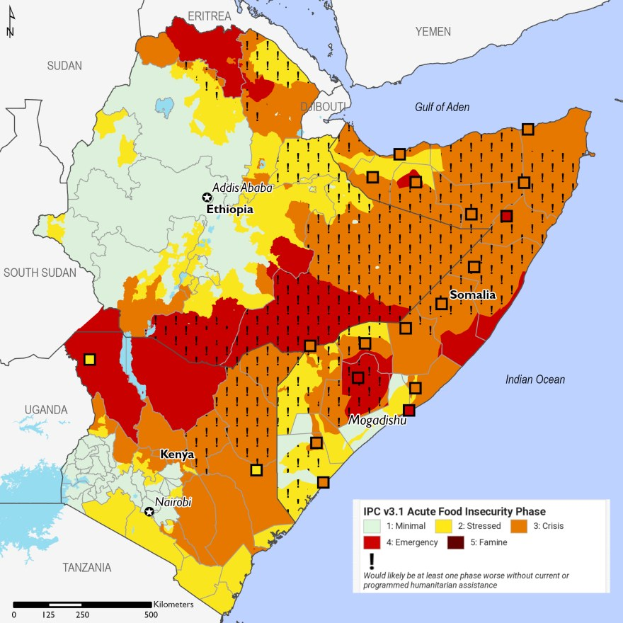 Afrika-Karte mit Farben, die verschiedene Grade der Nahrungsunsicherheit pro Land darstellen, begleitet von erklärendem Text.