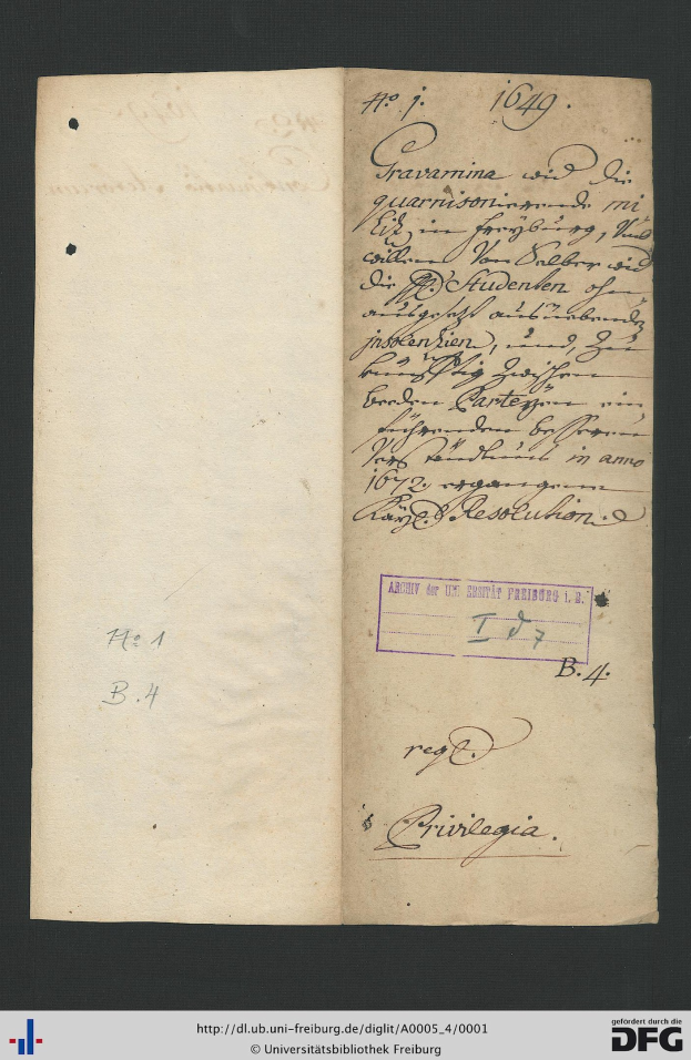 Offenes Buch mit handgeschriebener Schrift auf altem Papier, wahrscheinlich ein Dokument der Bundesrepublik Deutschland, mit schwachen Wasserzeichen am unteren Rand.