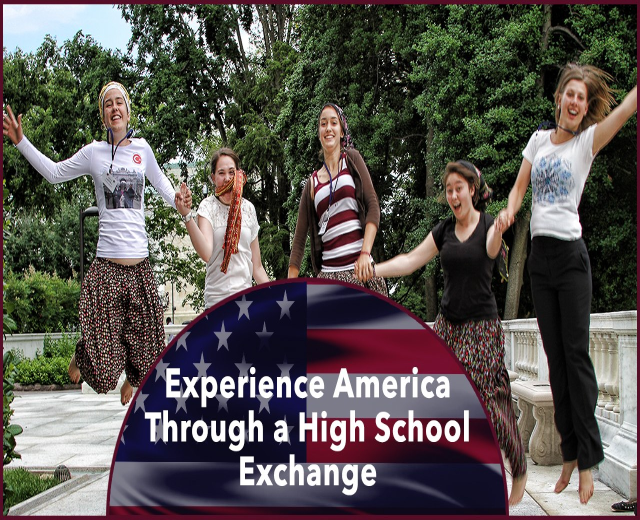 Eine Gruppe strahlender Frauen, die draußen in die Luft springen, umgeben von Bäumen, Pflanzen und einem klaren blauen Himmel, mit Text unten: "Erlebe Amerika durch einen High-School-Austausch."