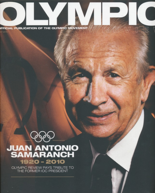 Das Cover der Olympischen Zeitschrift mit Juan Antonio Samaranch, dem ehemaligen Präsidenten des IOC, mit der Aufschrift "Olympic Review" und einem Wasserzeichen in der rechten unteren Ecke.