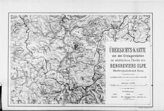 Eine detaillierte Schwarz-Weiß-Karte der Bergeviers-Olpe-Region in Deutschland, die geographische Elemente wie Berge, Flüsse und Wälder zeigt, mit beschreibendem Text.