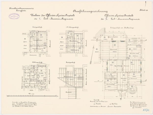 Schwarz-weißer architektonischer Grundriss des ehemaligen Bundeskanzleramts in der Bundesrepublik Deutschland, der detaillierte Pläne mit Textbeschriftungen zeigt.