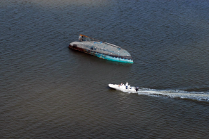 GER-DU: Duisburg/Emmerich-Huethum: Sports boat capsizes - Seven people in the water
