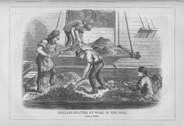 Schwarß-weißes Bild von Menschen im Pool mit Schaufeln und dem Text "Ballast-Heavens bei der Arbeit im Pool" unten.