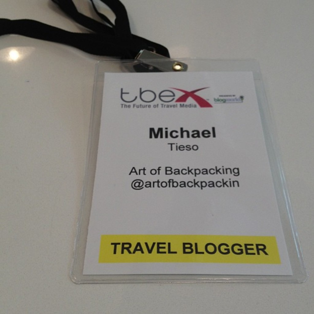 Ein Ausweis für einen Reiseblogger, der den Namen, das Foto und den Beruf der Person zeigt.