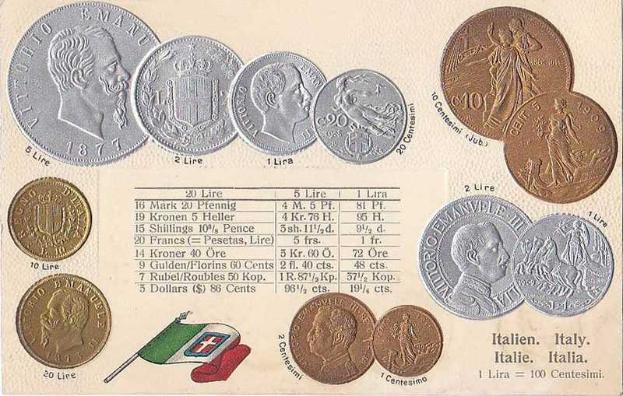 Eine Sammlung italienischer Münzen von 1877-1910, darunter mehrere 20-Lire-Münzen, in einer Reihe mit Text und Porträts angeordnet, neben zwei Flaggen, darunter die italienische Flagge unten.