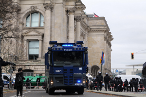 BPOL NRW: 3 Frauen mit vollständig gefälschten IDs von Bundespolizei auf Fernbus festgenommen - in die Niederlande zurückgebracht