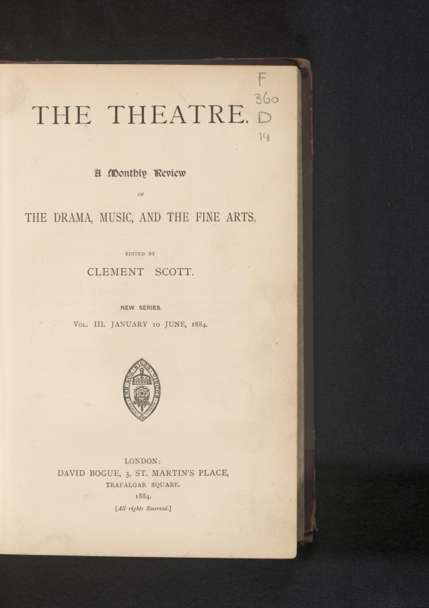 Offenes Buch mit dem Titel "Das Theater: Eine monatliche Besprechung der Dramen, Musik und der Schönen Künste" mit sichtbarem Text und einem Logo auf der Seite.