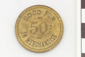 Eine Goldmünze mit der Aufschrift "Gültig für 50 in Waren" auf einem weißen Hintergrund.